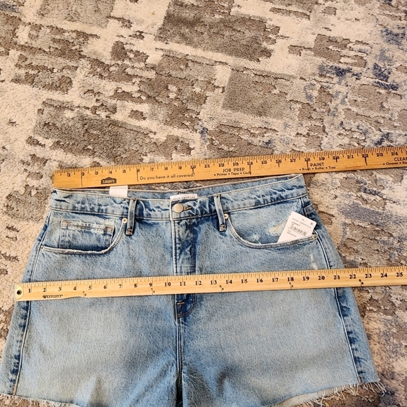 NWT Good American '90s High Waist Denim Shorts. Women's size 12. - Picture 16 of 16